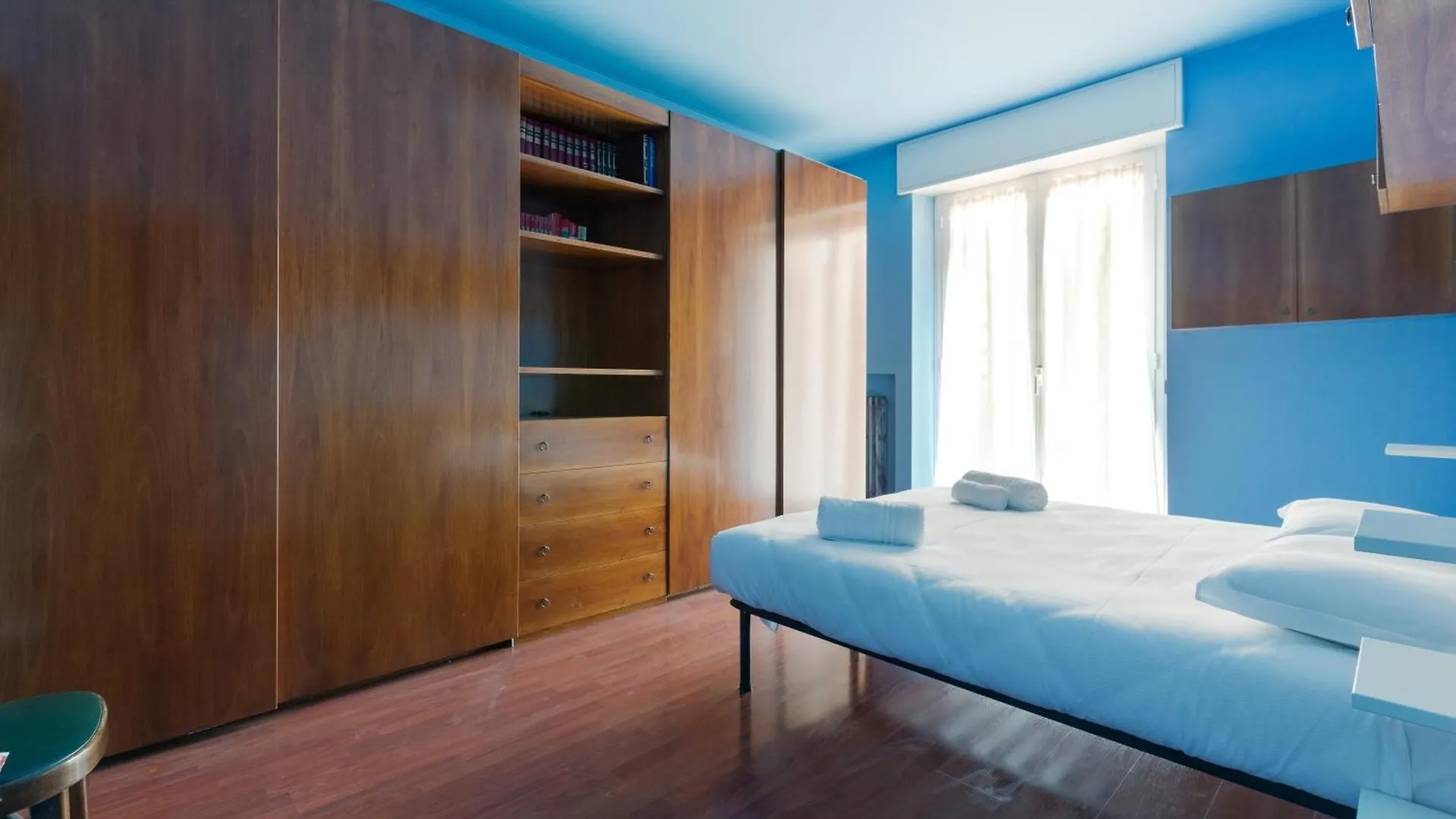 Roomy Apartment With Balcony! Milánó