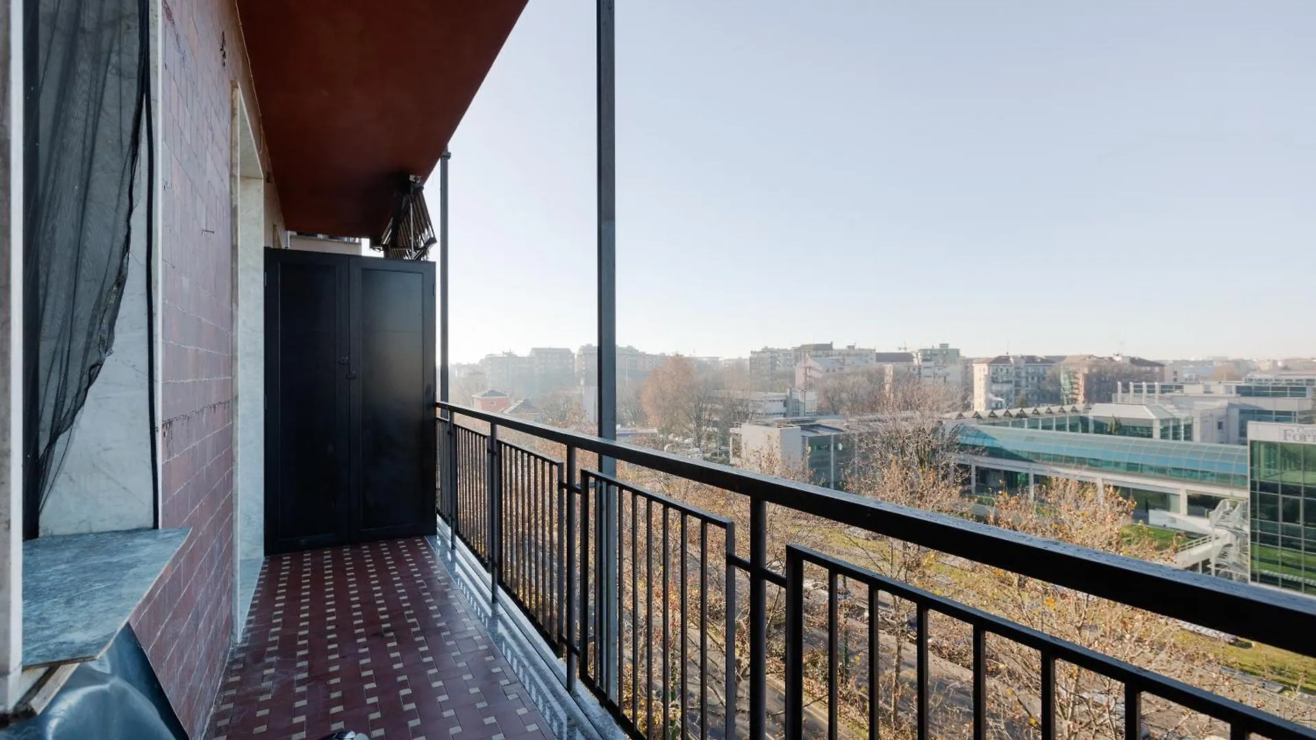 Roomy Apartment With Balcony! Milánó