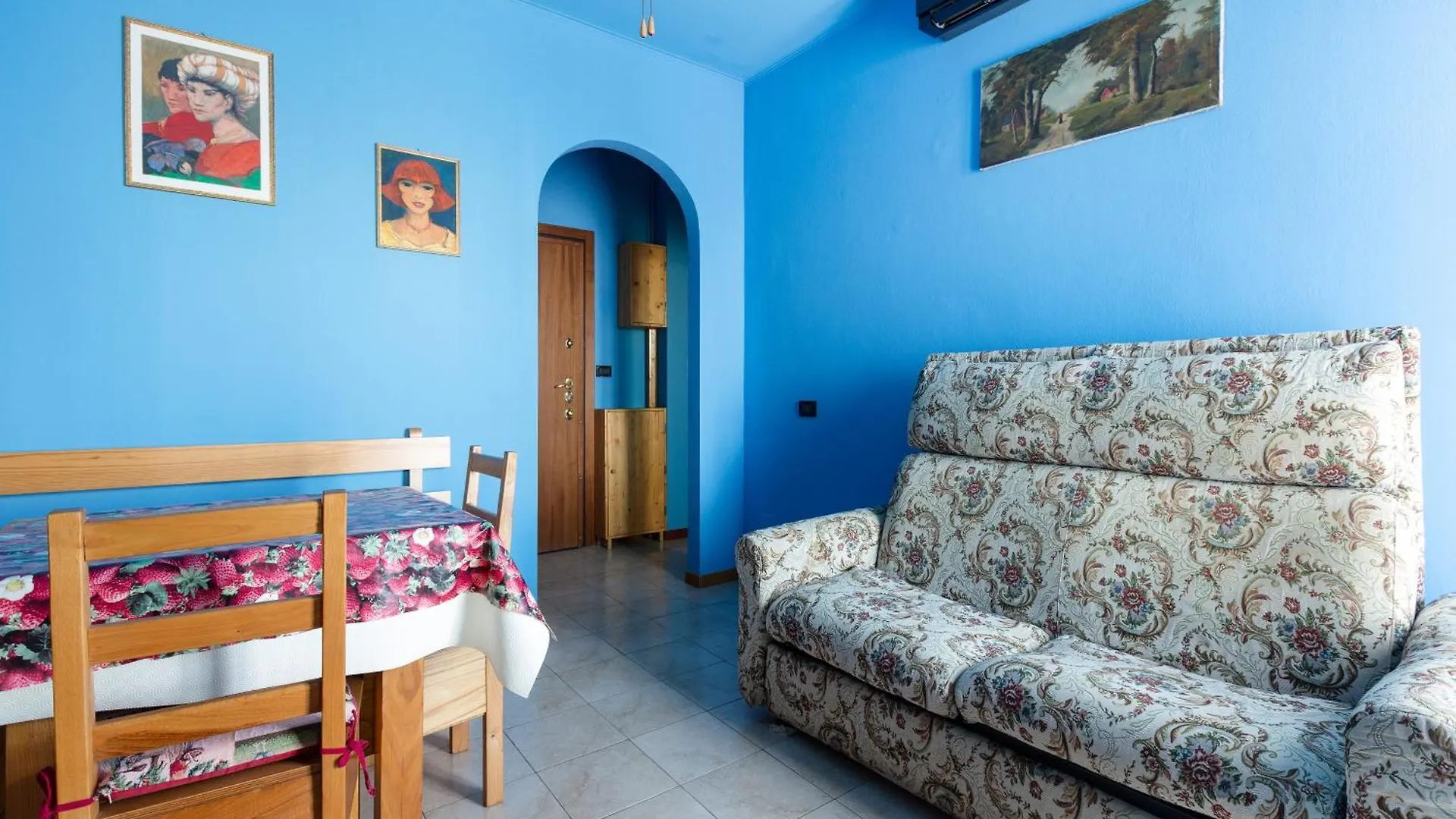 Roomy Apartment With Balcony! Milánó Olaszország