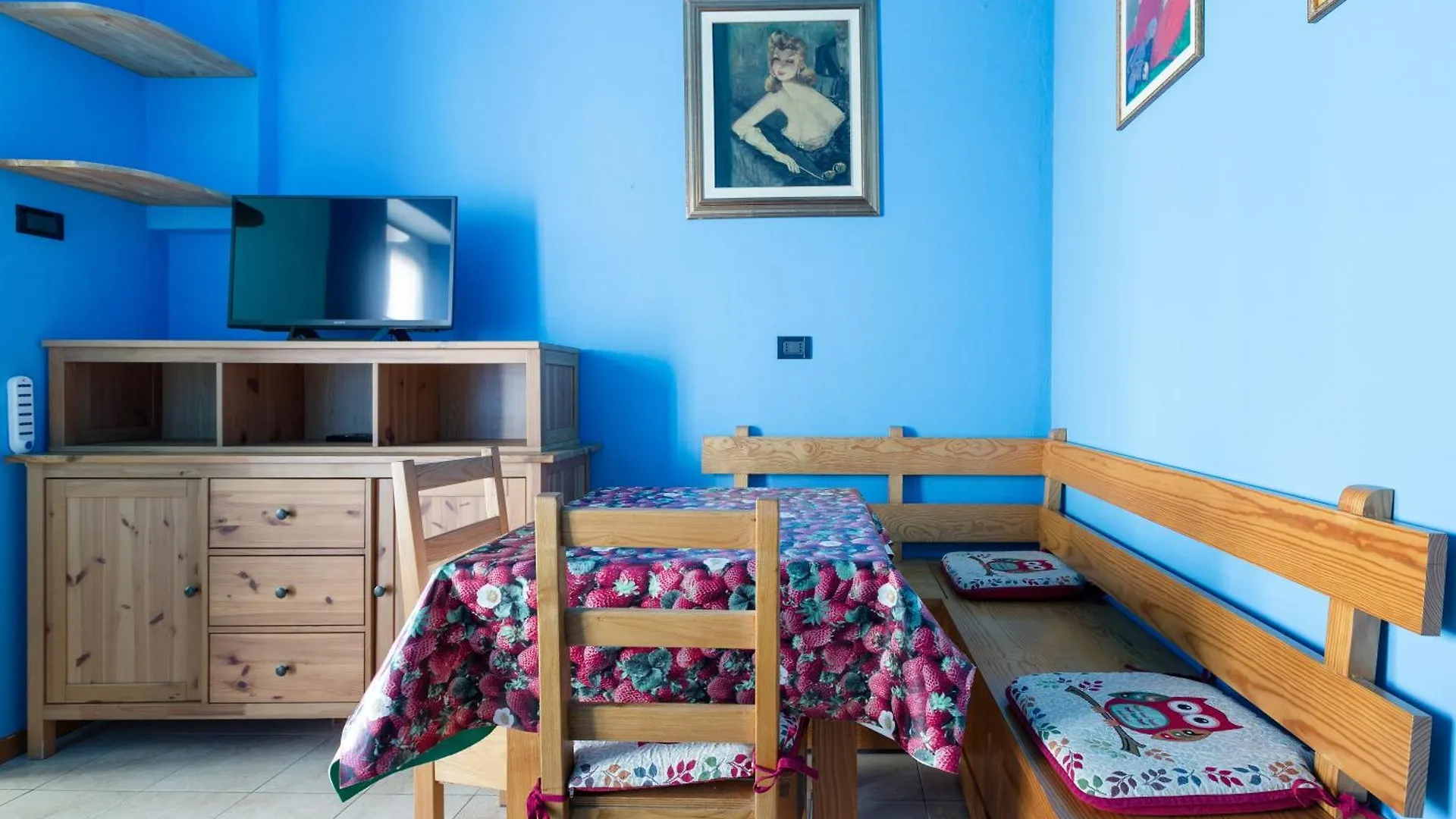 Roomy Apartment With Balcony! Milánó