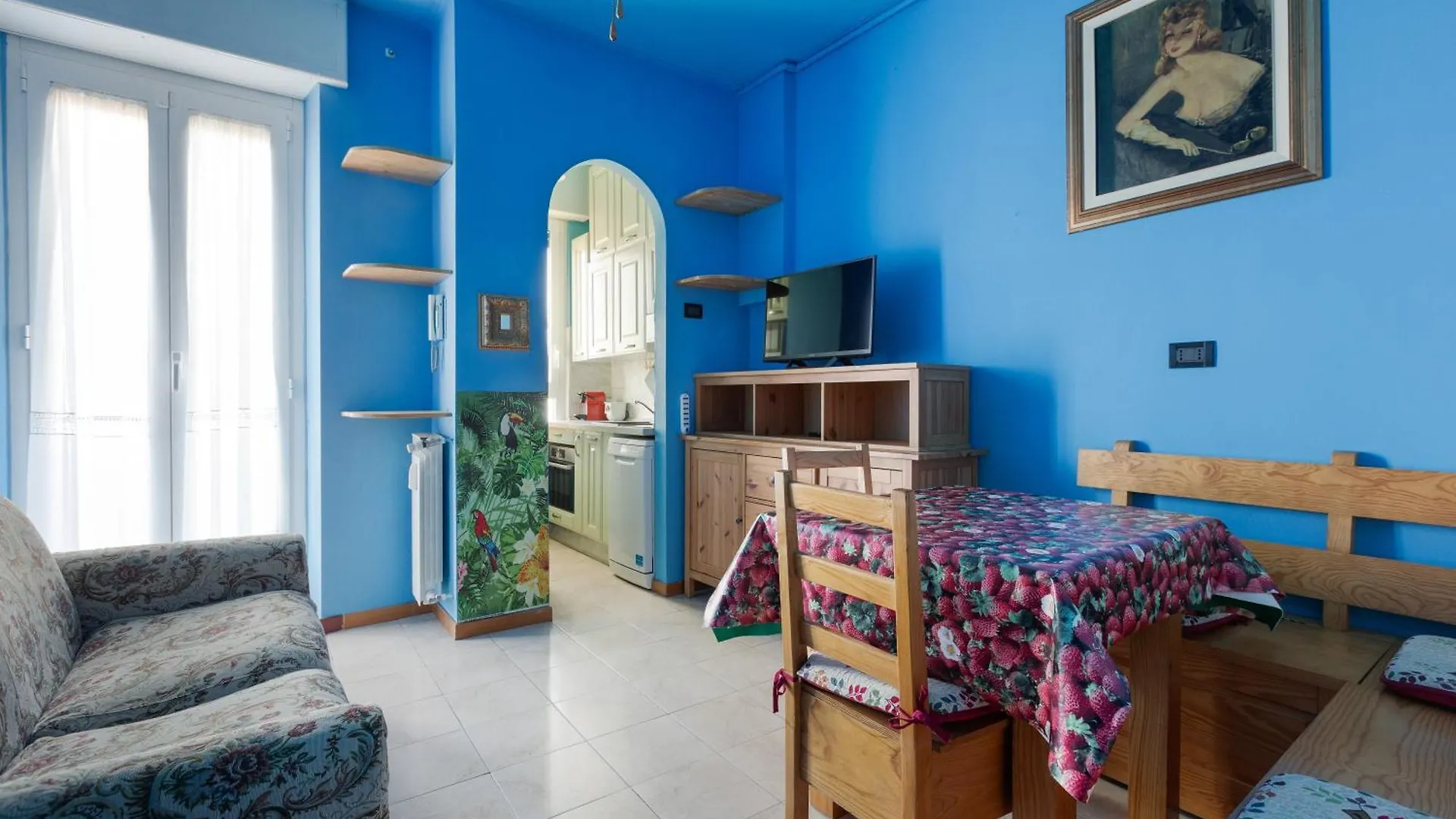 Roomy Apartment With Balcony! Milánó 0*,